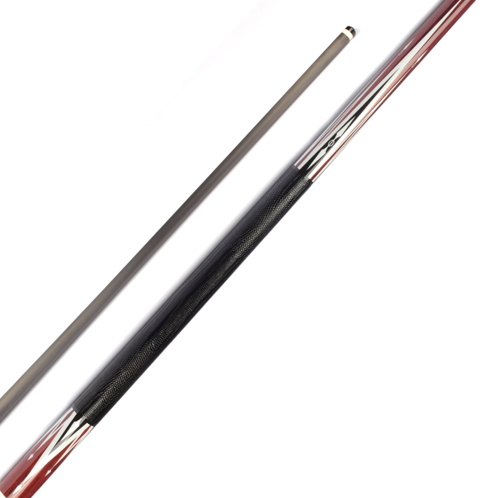 Pool-Queue Wolf-403 der Delta Carbon Serie, zweiteilig. Unterteil in rotbrauner Holzoptik mit schwarzen/weißen Pfeil-Applikationen und geprägtem schwarzem Ledergriffband. Separates Carbon-Oberteil mit weißer Ferrule.