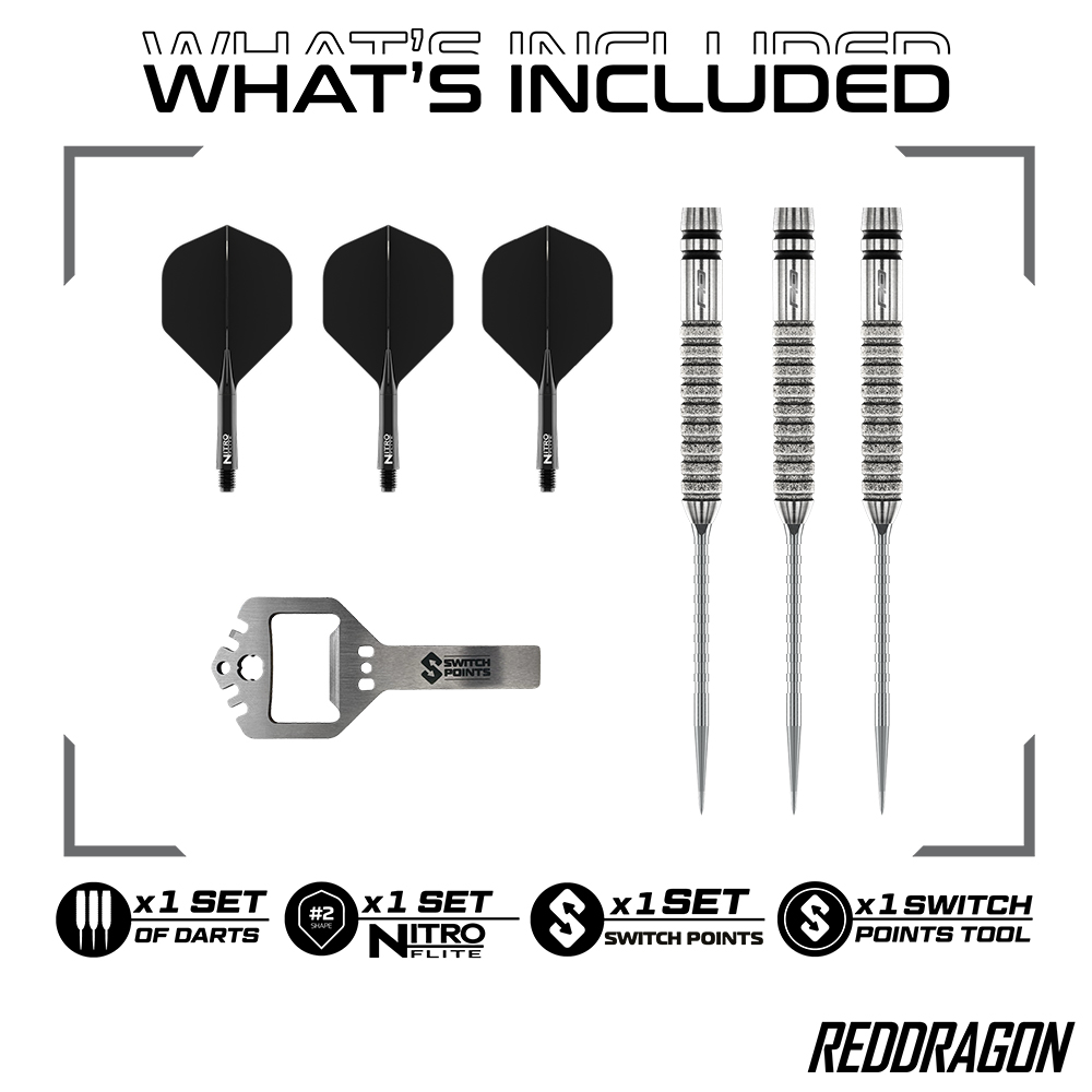 Zusammenstellung von Dartzubehör: drei schwarze Nitro Dart-Flights, drei silberne Darts mit gerillten Schäften und Spitzen sowie ein silbernes Multifunktionswerkzeug mit "SWITCH POINTS". Dargestellt als Sets.
