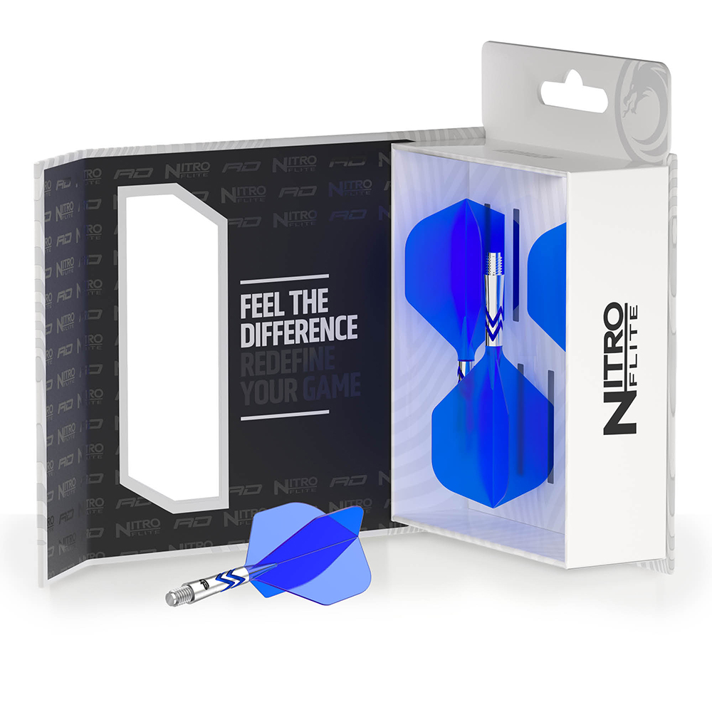 Trois fléchettes Nitro Flite bleues avec des tiges argentées et des plumes bleues. Deux fléchettes sont placées verticalement dans un emballage transparent. Emballage en carton ouvert avec le slogan « FEEL THE DIFFERENCE REDEFINE YOUR GAME ».