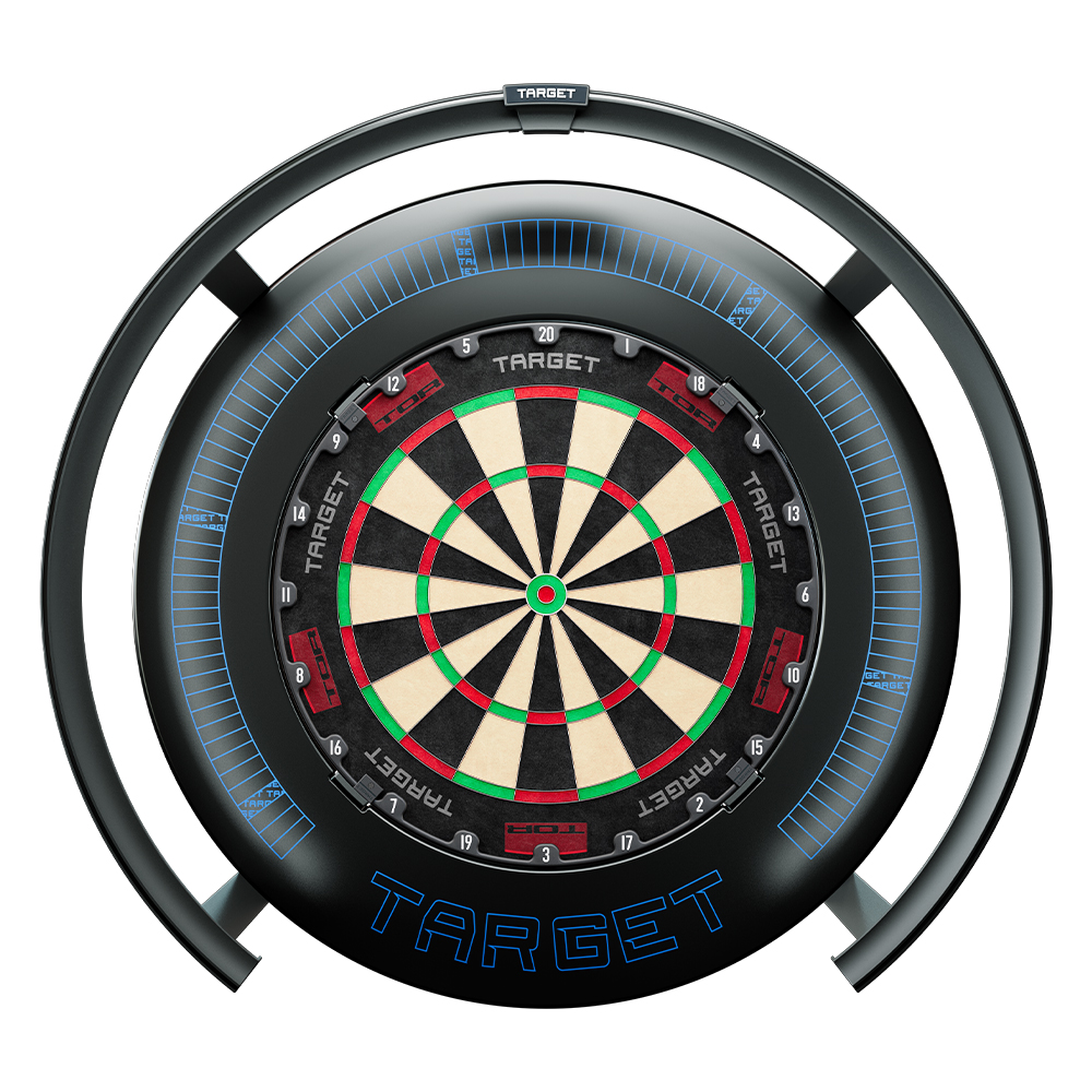 Un système d'éclairage noir en forme d'anneau entoure une cible classique composée de segments rouges, verts, noirs et blancs. Target Corona Vision 2 éclaire la surface de jeu de manière vive et sans ombres ; le logo est visible.