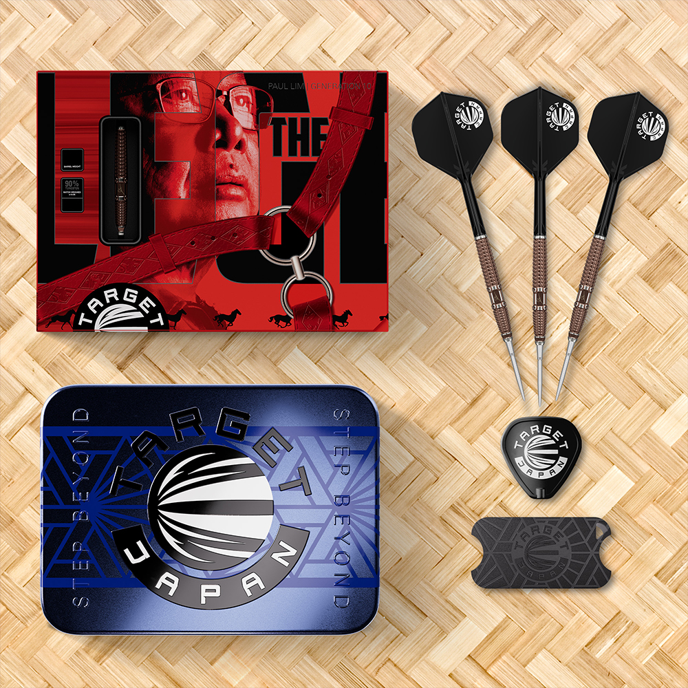 Paul Lim Gen10 SP Steeldarts auf Bambus: 3 Darts mit Target-Flights, rotes Pack links, unten blaue Target-Japan Dose + Zubehör (Protektor, Spitzer).