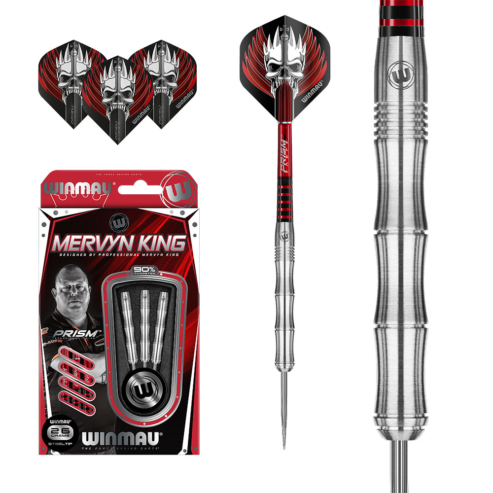 Winmau Mervyn King Steeldarts: Links rote Verpackung mit Mervyn Kings Bild und drei 90% Wolfram Barrels (26g). Rechts montierter Steeldart mit silbernem, gerilltem Barrel, rotem Schaft und Totenkopf-Flight sowie 3 Flights.