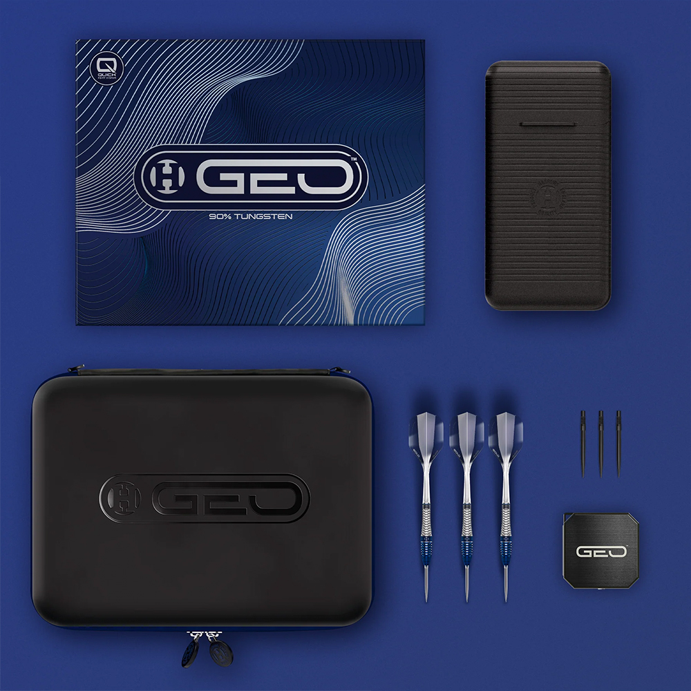 Harrows GEO-03 90% tungsten steel dart set with accessories on a blue background: blue packaging, ribbed case, black travel case with GEO logo, 3 assembled darts, 3 spare Quick-Point tips, Quick-Point tool.