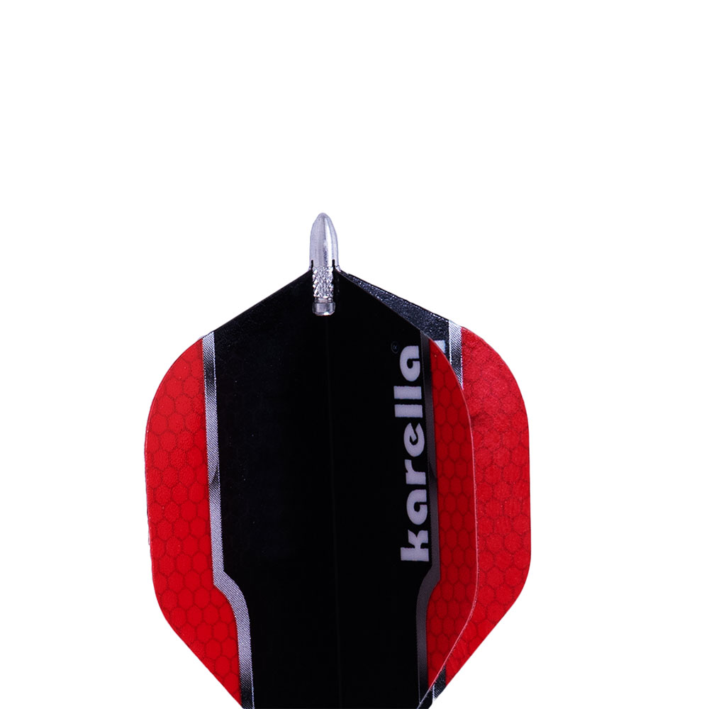 Protecteur de volée argenté et fin, monté sur le haut de la volée de fléchette. Volée noire avec motif alvéolé rouge sur les côtés et logo « Karella » vertical. Protège l’extrémité et stabilise le vol.