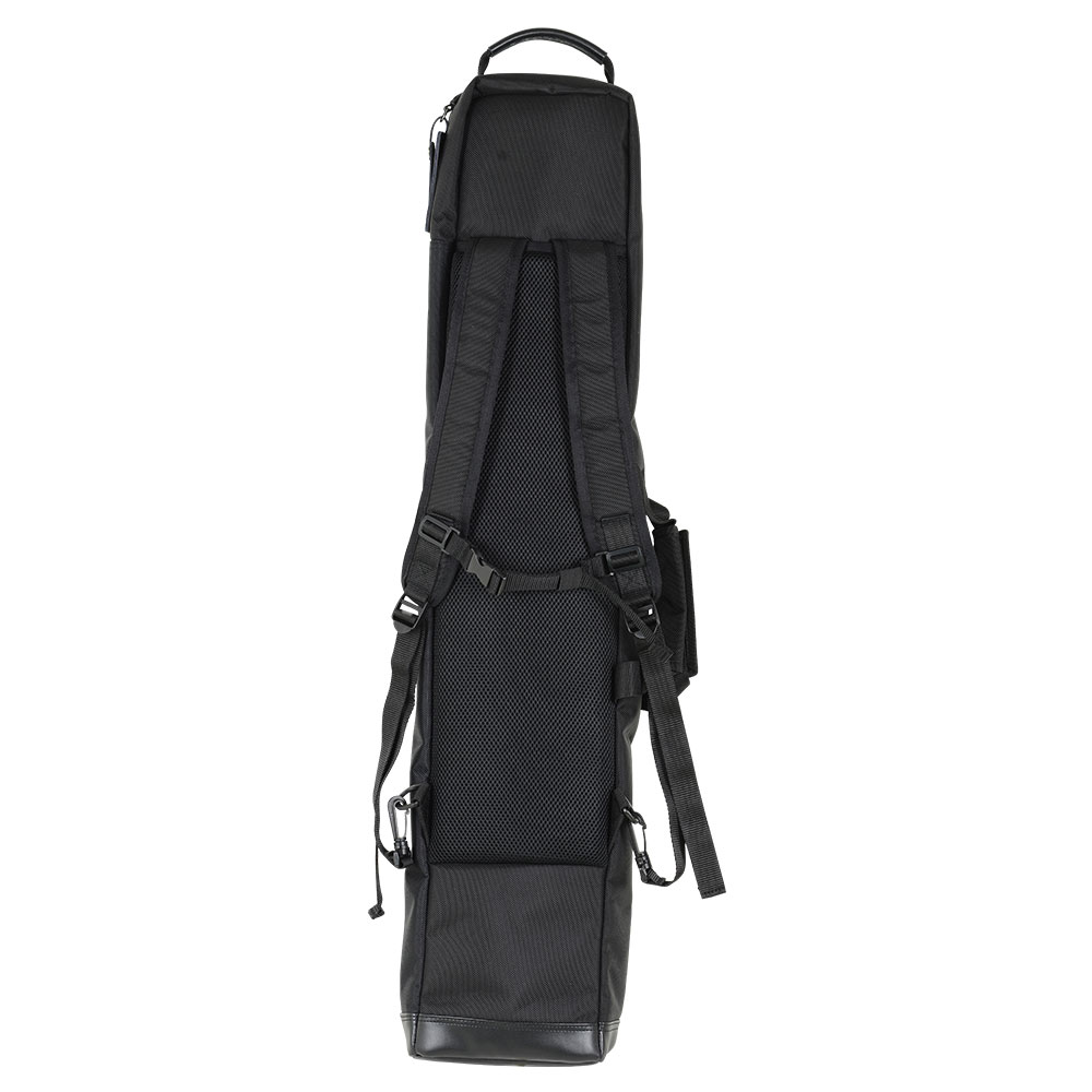 Sac de voyage noir vertical Mezz, vu de dos, avec 2 bretelles réglables et dos rembourré en maille respirante. Poignée robuste, compartiments zippés sur le dessus. Long et fin, idéal pour housses de queue de billard.