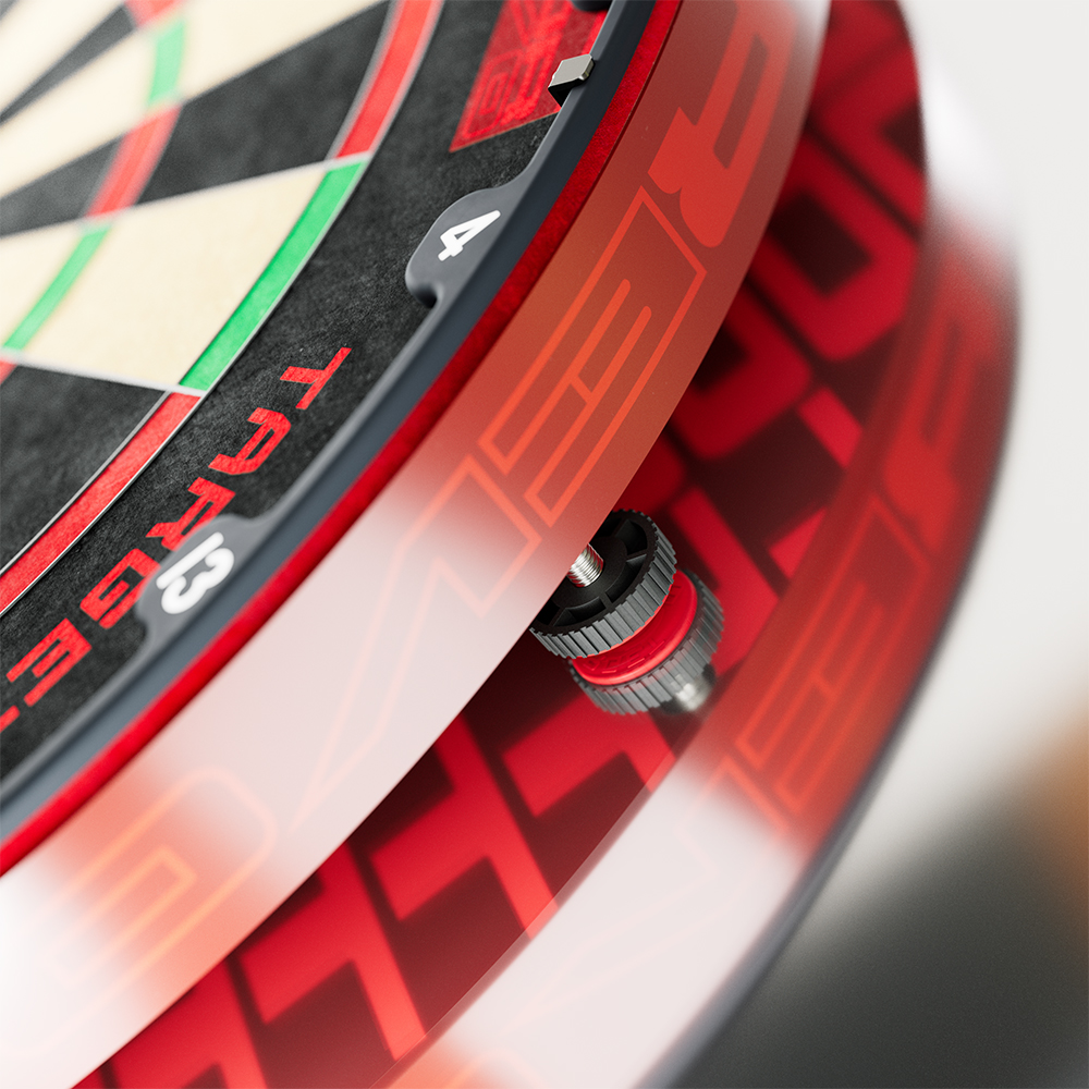Gros plan sur une cible TOR EVO : bord noir, anneau numérique rouge avec logo « Target », et pied de fixation du système de montage rehaussé de noir et rouge. Ce détail souligne la finition haut de gamme et la stabilité.