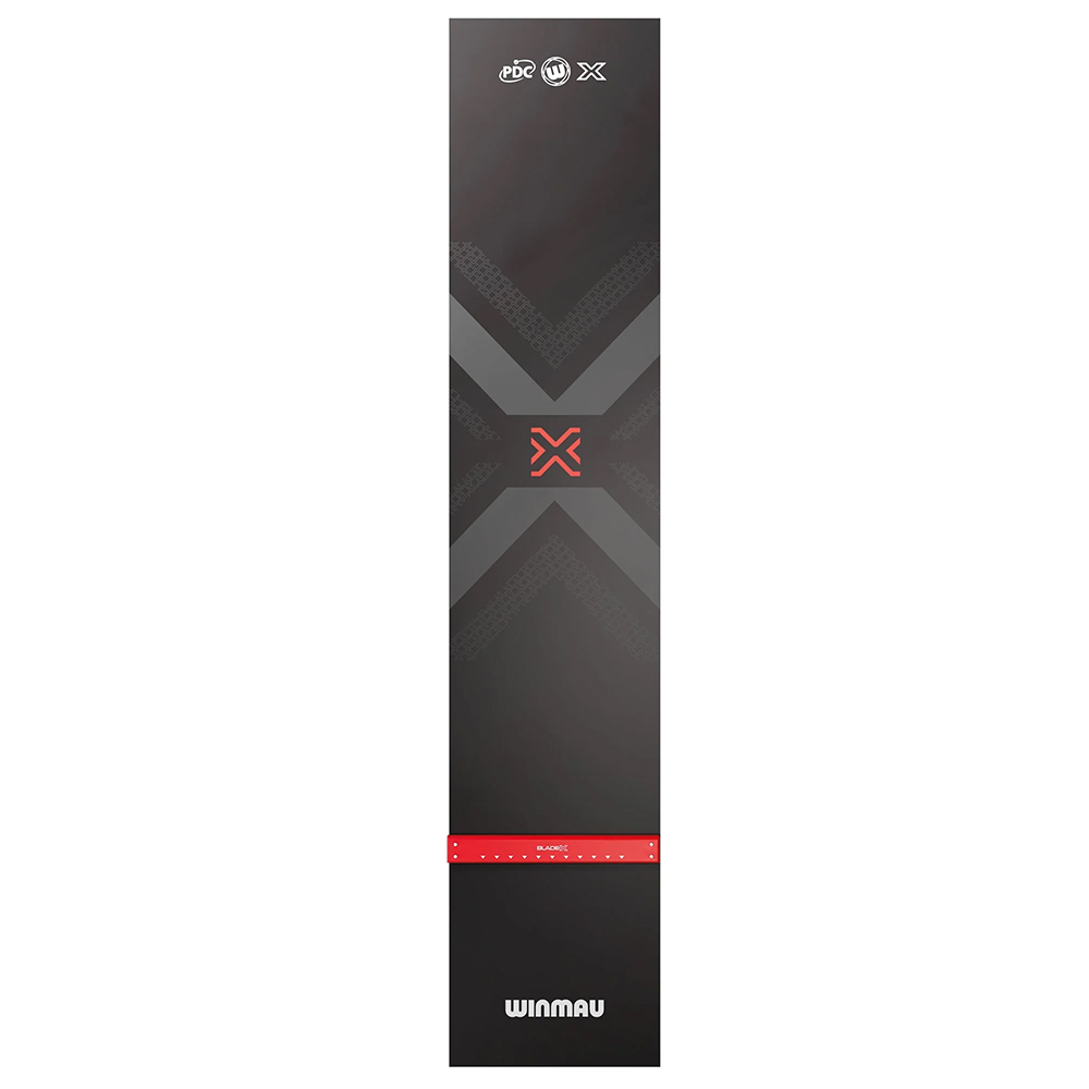 Emballage de cible de fléchettes gris foncé, format portrait, design élancé. En haut, logos blancs PDC, W et X. Grand X rouge au centre, entouré de motifs X gris discrets. Bande rouge BLADE6. En bas, Winmau en blanc.