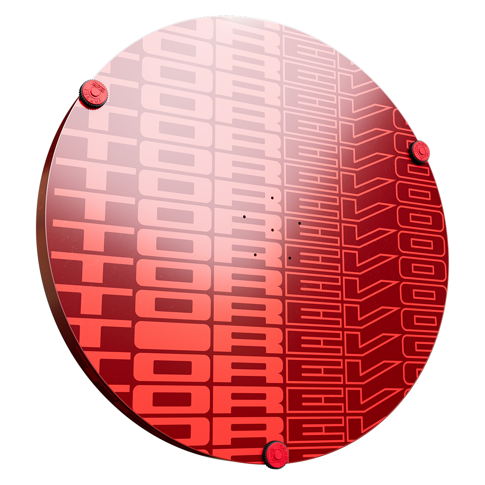 Cible ronde « Target » Tor EVO avec dégradé rouge clair à foncé. L'inscription «TOR EVO» apparaît plusieurs fois à la verticale ; les lettres s'affinent et sont encadrées. Trois points de fixation rouges sur le pourtour.