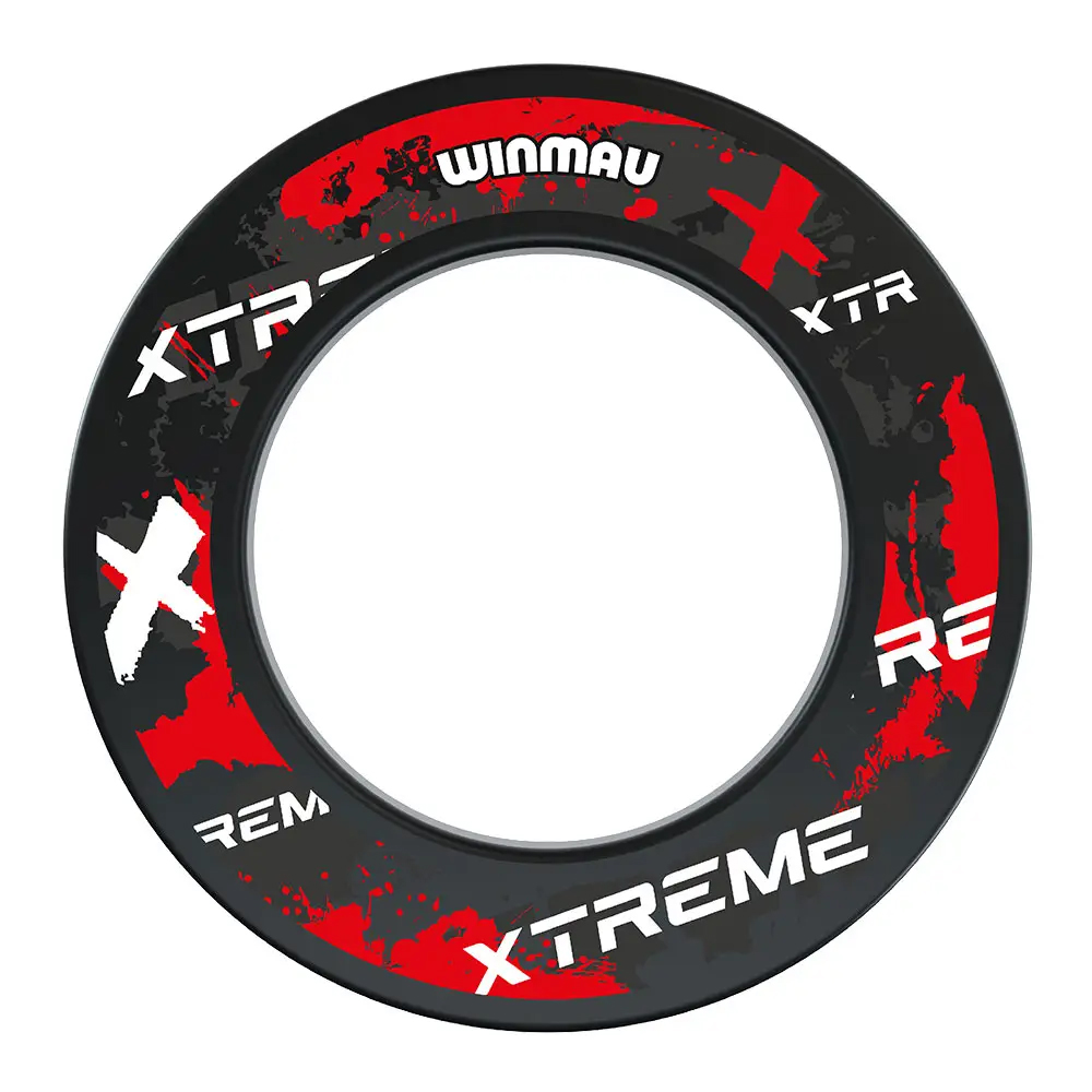 Ein schwarzer, ringförmiger Dartscheiben-Schutzring mit dynamischem roten Sprenkelmuster. Weiße Schriftzüge "WINMAU" oben und "XTREME" mehrfach rundum, wobei "XTREME" auch in einzelne Buchstaben wie "XTR" und "REM" zerlegt ist.