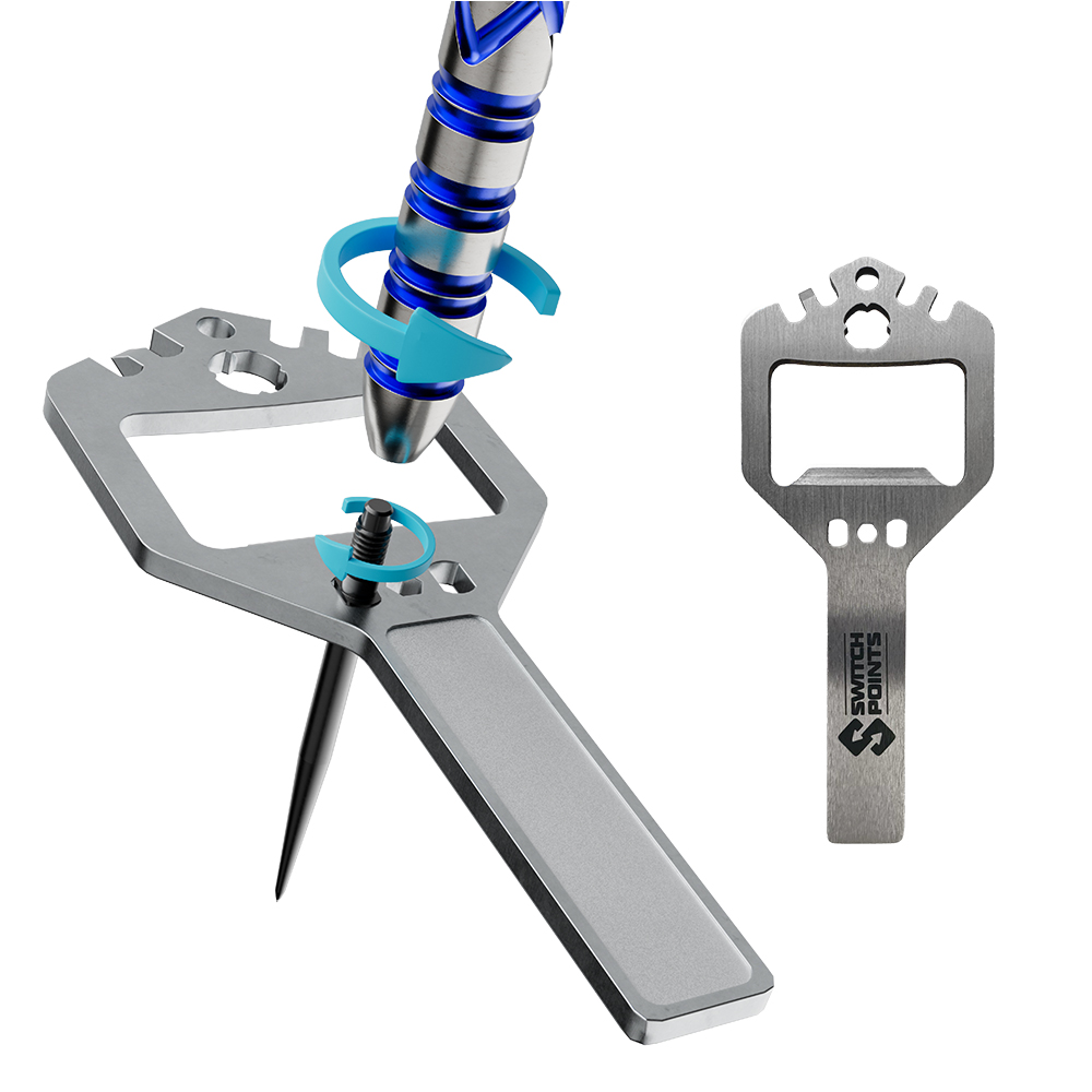 Outil multifonction argenté pour fléchettes, pour entretien des fléchettes acier et remplacement des Switch Points. Corps de fléchette bleu vissé, pointe noire fixée. À côté, petit outil « Switch Points » décapsuleur.