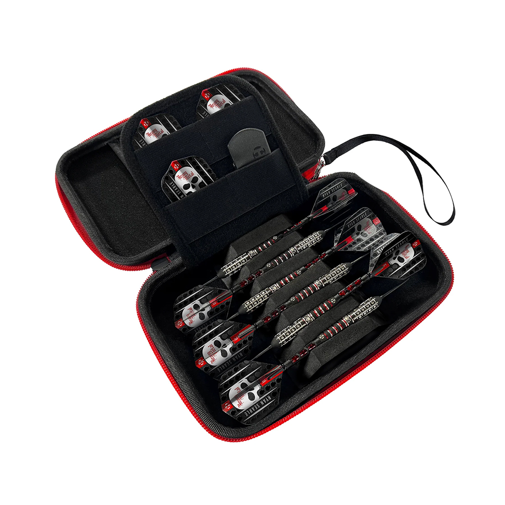 Open-top red ‘ Harrows ’ Ryan Searle dart case with a black interior. In the main compartment: 6 black darts with red skull flights, secured in foam. In the lid: additional flights in mesh pockets. Protection and organisation for 2 sets.