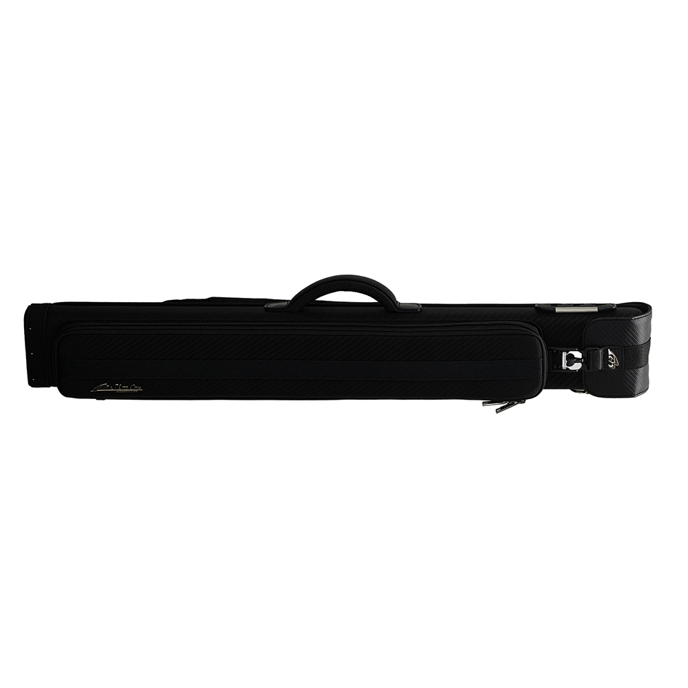 Étui Mezz Nexus noir allongé pour queues de billard, port horizontal. Surface texturée en nylon et similicuir aspect carbone. Poignée centrale, poche zippée à gauche, fermeture à droite. Contient 2 bas et 5 hauts.