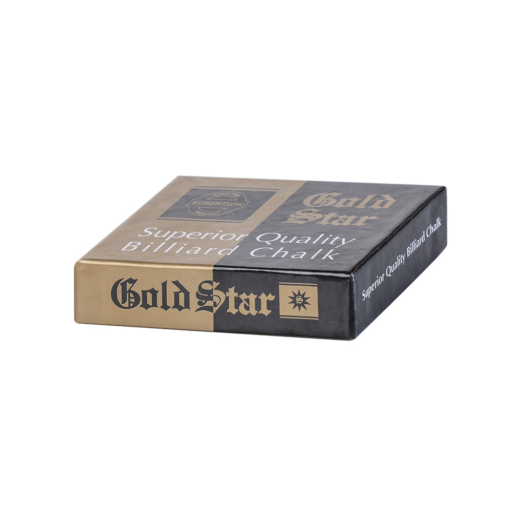 Gold- und schwarzfarbene rechteckige Schachtel Robertson Gold Star Billardkreide auf weißem Hintergrund. Goldene Oberseite mit „Gold Star“ und „Superior Quality Billiard Chalk“, schwarze Unterseite mit „Gold Star“. Enthält 12 Würfel blaue Kreide.