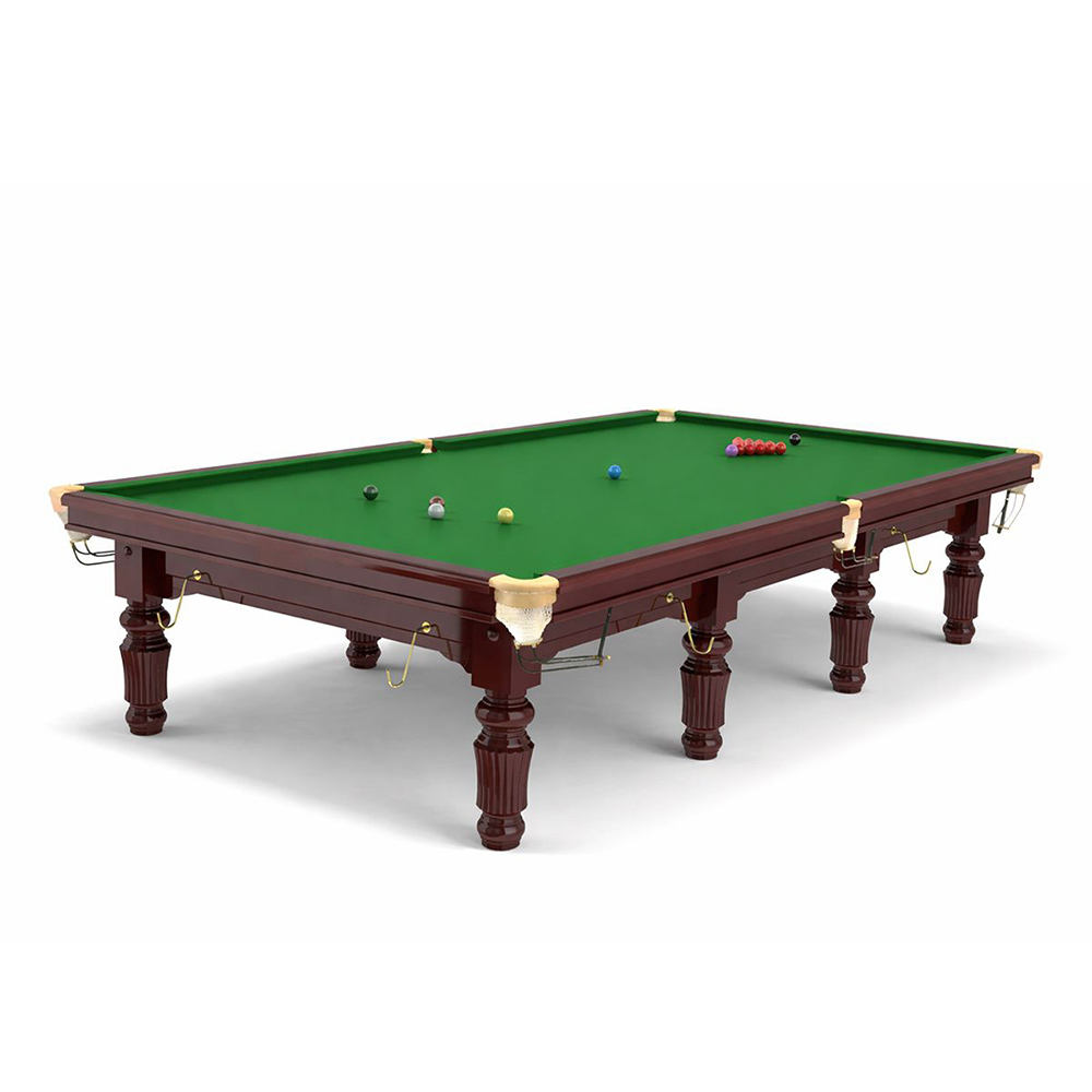 Table de billard élégante en bois brun foncé, feutre vert brillant. Boules colorées disposées : certaines en triangle à une extrémité, d'autres éparpillées. Pieds tournés et coins crème au style classique.