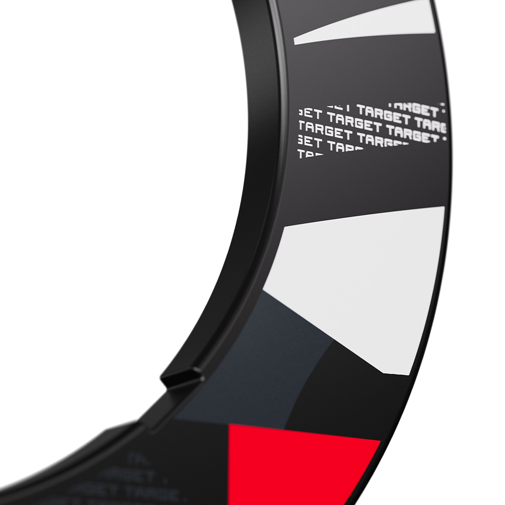 Gros plan sur un anneau de protection noir pour jeu de fléchettes, avec motif géométrique moderne blanc, rouge et foncé. Structure rainurée et logo « Target » répété en blanc, pour une protection haut de gamme en Active Reflex Polymer.