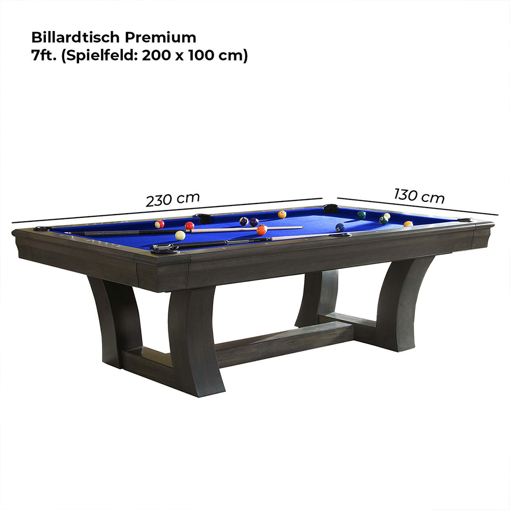 Table de billard moderne avec un cadre en bois gris foncé et un tapis bleu vif. Des boules de billard colorées et deux queues sont disposées sur la surface de jeu. Dimensions : 230 cm de longueur, 130 cm de largeur, mention « Premium 7 pieds ».