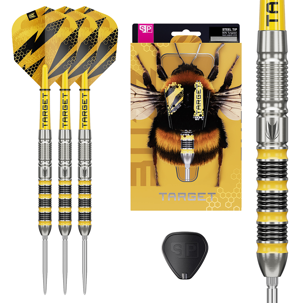 Trois fléchettes en acier BUZZ « Target » à corps argentés, ailettes et tiges jaunes/noires style abeille. Emballage jaune à motif d’abeille promouvant Swiss Point. Gros plan : zones de prise, anneaux jaunes, outil.