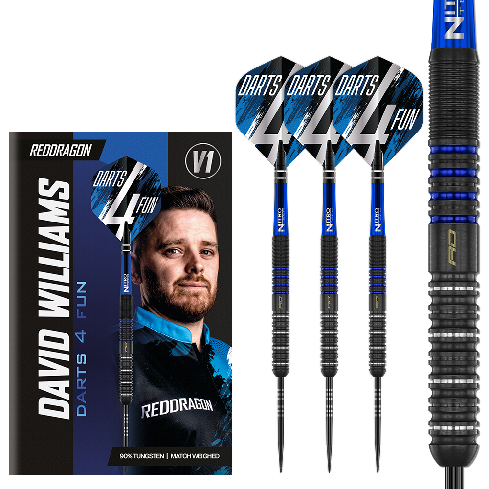 Red Dragon David Williams V1 Steeldarts Set. Verpackung zeigt David Williams mit Dart. Drei 23g Steeldarts mit blauen Darts4Fun Flights und Nitro Tech Schäften. Detail: schwarzer Barrel mit blauen Ringen, feiner Riffelung.