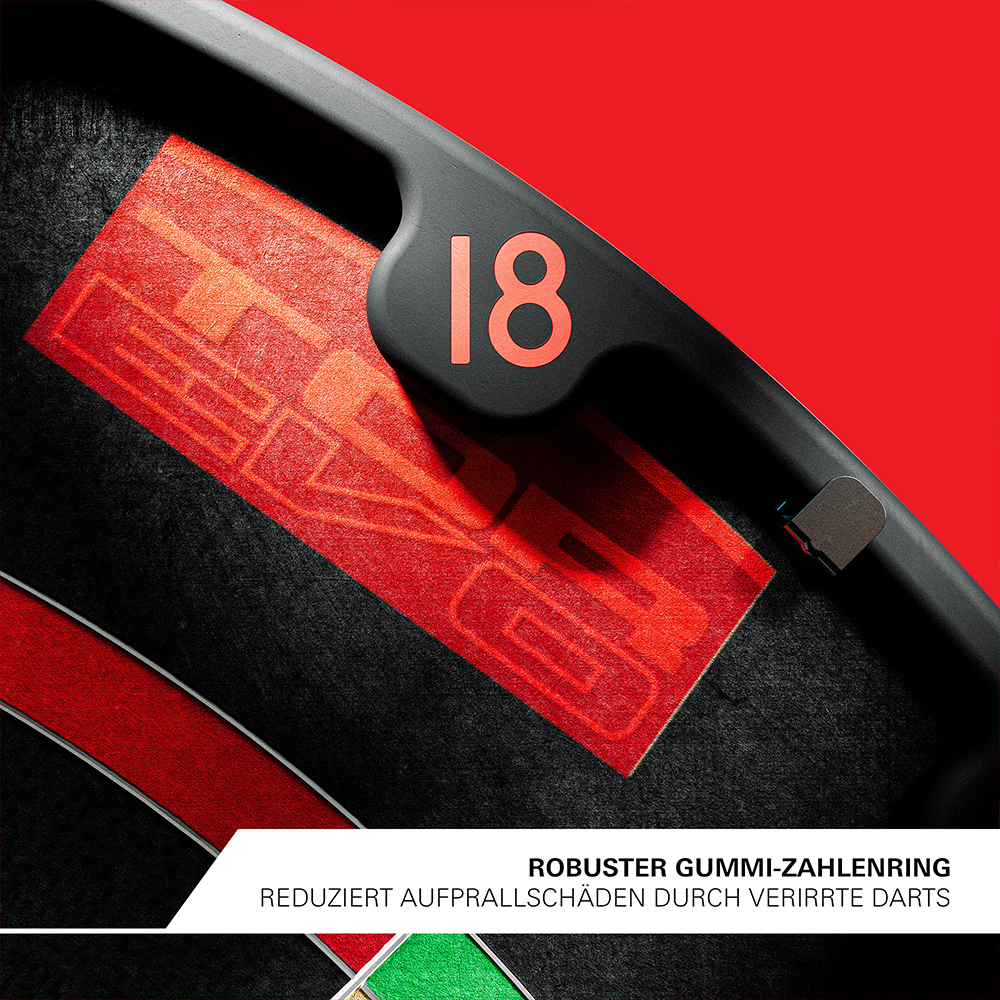 Gros plan sur l’anneau numérique en caoutchouc noir d’une cible TOR EVO, avec le 18 en rouge. La surface en sisal noir dessous affiche le logo TOR EVO en rouge. Cet anneau robuste réduit les dégâts et prolonge la durée de vie.