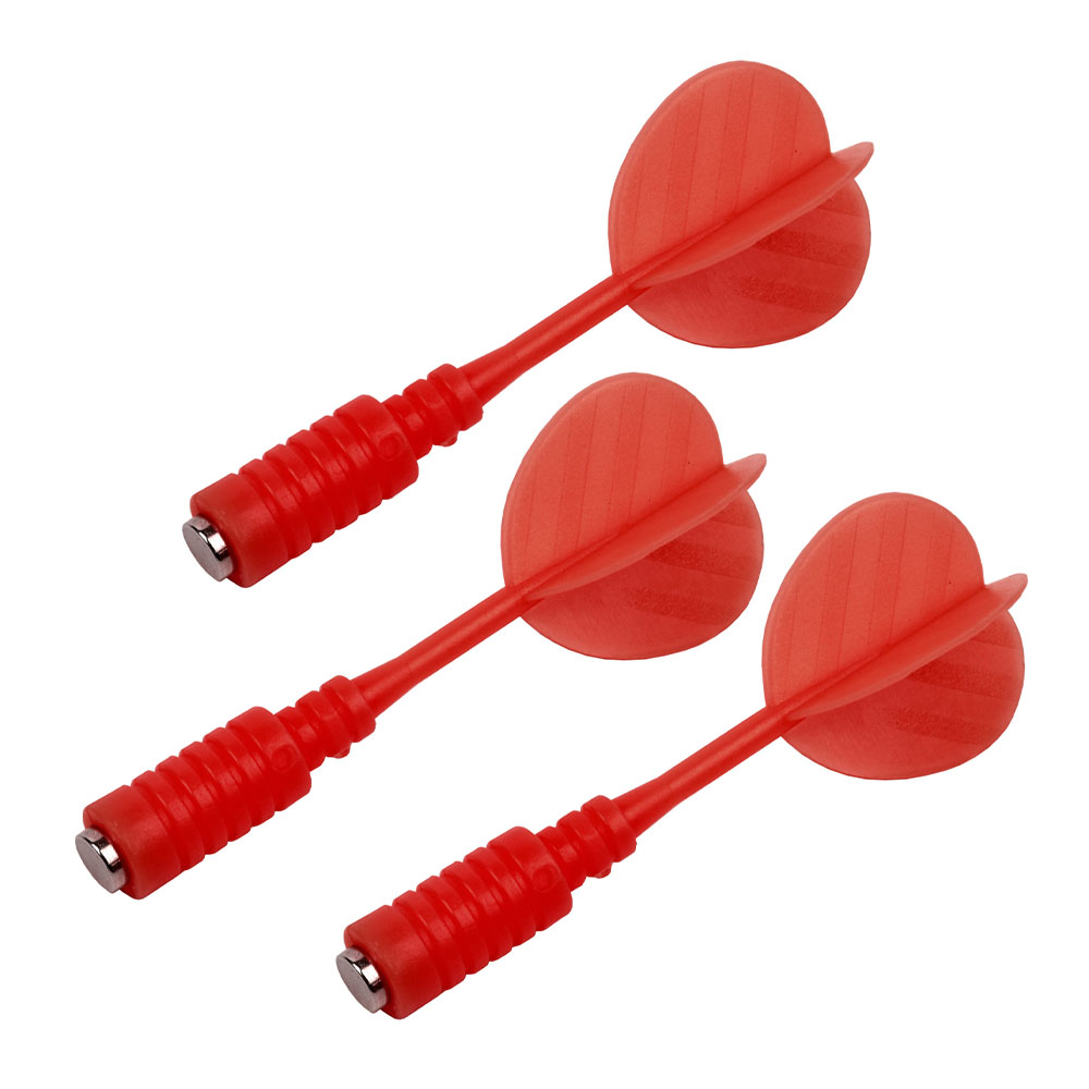 Trois fléchettes magnétiques rouge vif, orientées légèrement vers le haut. Chacune a une pointe magnétique argentée, un manche ergonomique rainuré et des ailettes rouges texturées. Sur fond blanc.