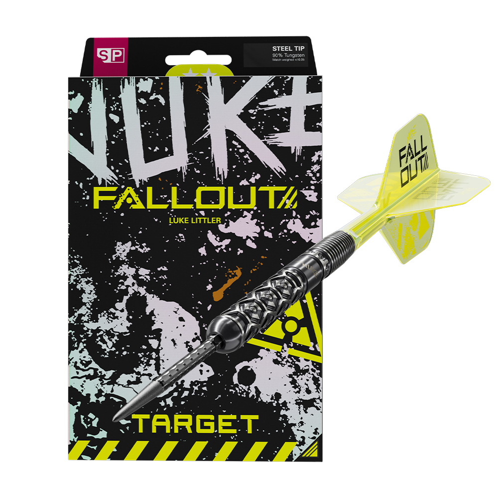 Fléchettes en acier Luke Littler Fallout avec corps noir, grip hexagonal et pointe Swiss FLT noire. Tige et ailettes K-Flex jaune fluo avec motif Fallout et symbole Nuke. Emballage noir au look grunge.