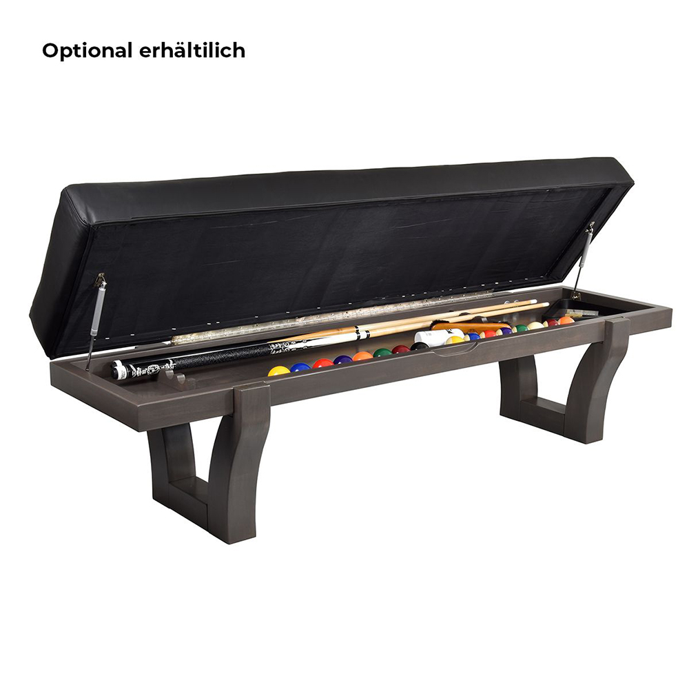 Banc en bois brun foncé avec revêtement en cuir noir rabattable, révélant un compartiment de rangement. À l'intérieur, des queues de billard et une rangée de boules colorées sont alignées côte à côte. Deux pieds courbés.