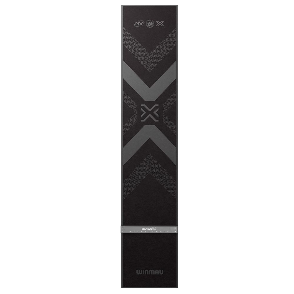 Schwarze, rechteckige Dartmatte mit grauem X-Design in der Mitte, umgeben von dezentem geometrischem Muster. Oben PDC- und Winmau-Logos, unten silberne Leiste mit "BLADEX" und Winmau-Logo.